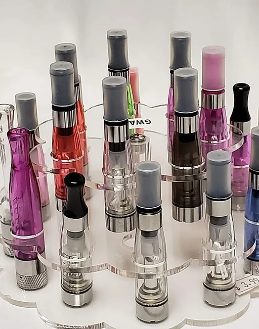Various electronic cigarettes and accessories on display, including chargers and e-liquids.